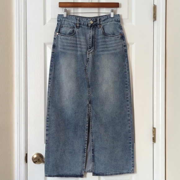 Blank NYC In My Mind Medium Wash Mid Rise Front Slit Denim Maxi Skirt 27 - Picture 1 of 14